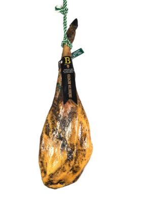 Jamón Ibérico de Cebo de Campo 50 % Raza Ibérica Ibéricos Benito pieza entera 8 a 8,5 kg curado en Guijuelo, con grasa infiltrada y corte artesanal.