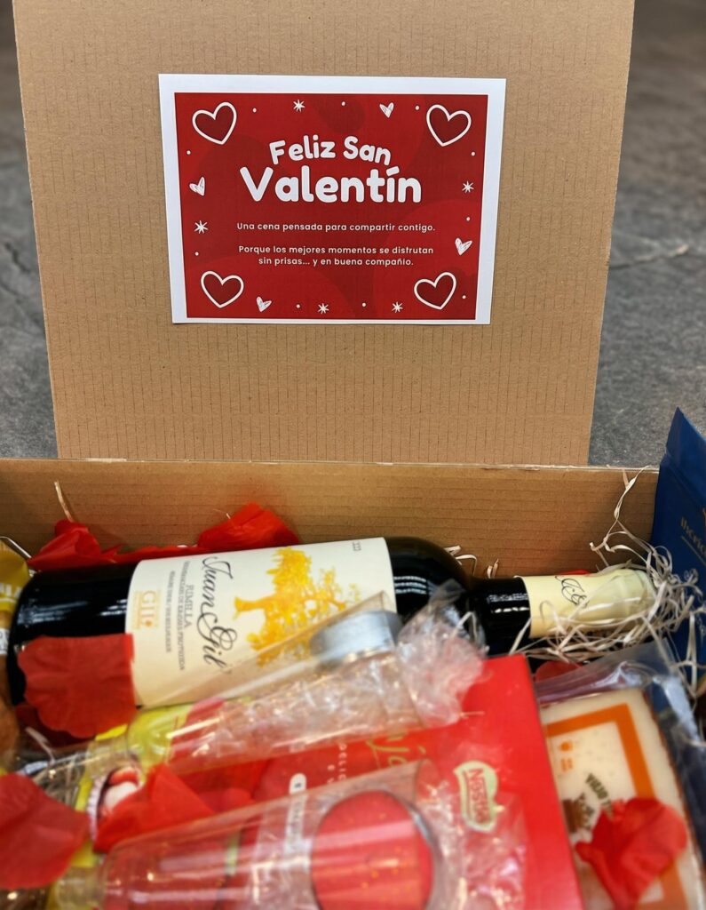 Tarjeta Feliz San Valentín incluida en la caja cena gourmet para compartir en pareja